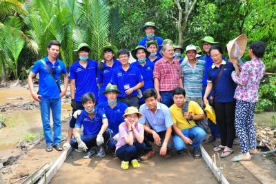 Hỗ trợ chiến dịch Mùa hè Xanh 2015 của Đại học Bách khoa tại tỉnh Trà Vinh (25/07/2015)